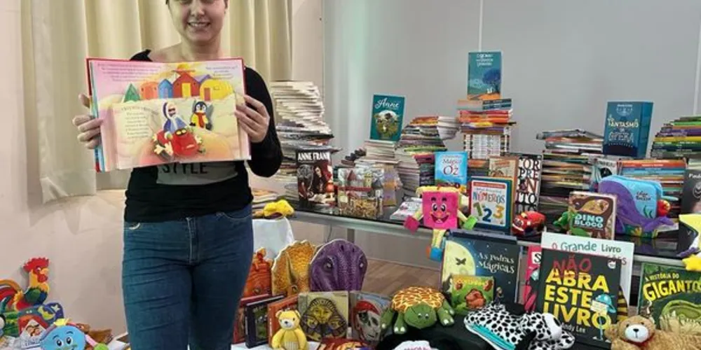 Os  livros são para os leitores mirins que frequentam a Assistência Social