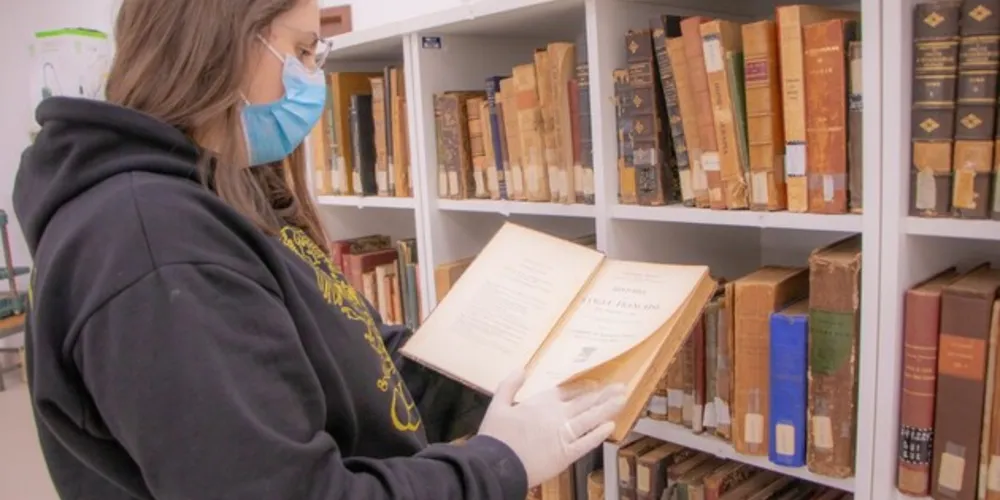 Biblioteca Central da Universidade Estadual de Ponta Grossa (Bicen-UEPG) conta com um acervo de Obras Raras e Especiais