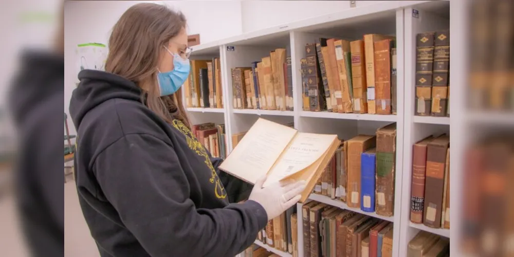 Biblioteca Central da Universidade Estadual de Ponta Grossa (Bicen-UEPG) conta com um acervo de Obras Raras e Especiais