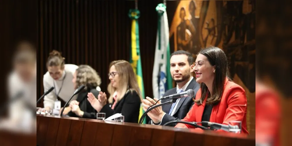 Mabel explicou sobre a importância de se copilar toda legislação referente aos direitos das mulheres