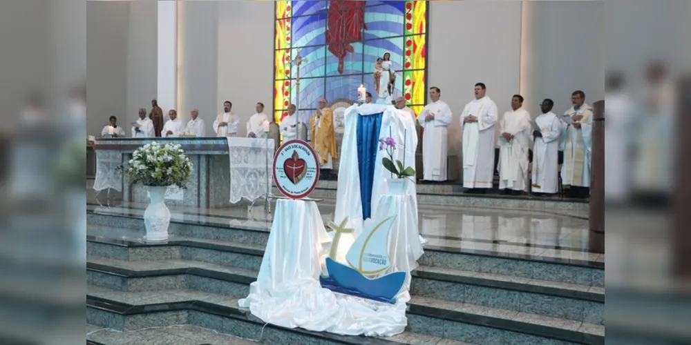 Os símbolos do Ano Vocacional ficaram no altar