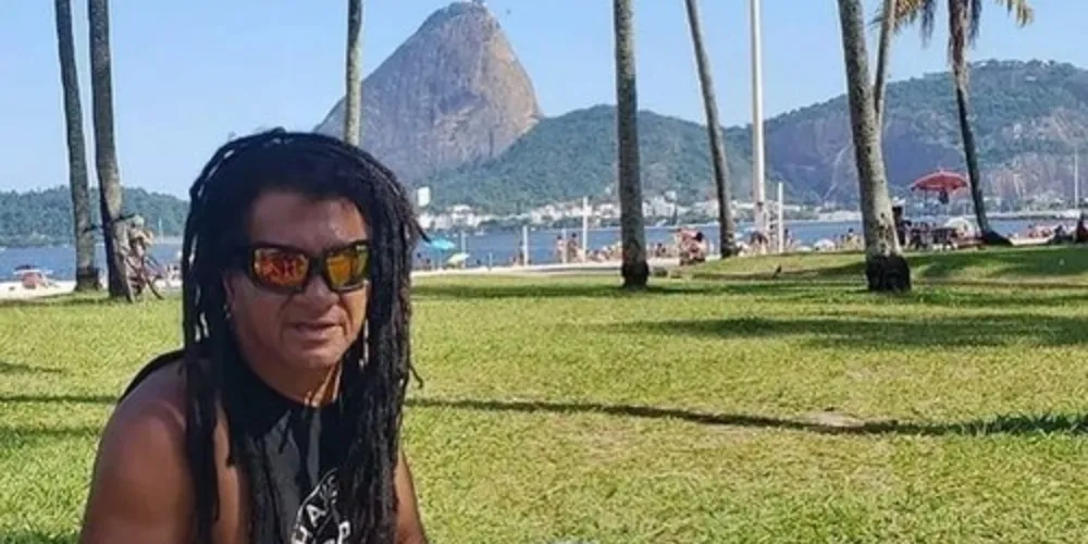 Away ficou famoso com seu personagem desbocado dono de frases engraçadas, com erros propositais de português e que rendem memes até hoje