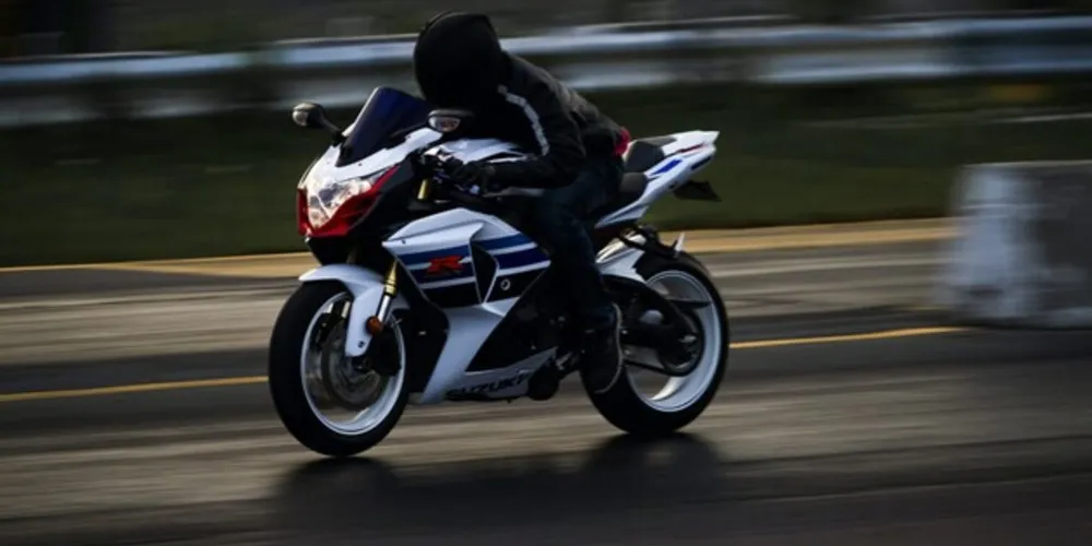 Realização de manobras perigosas é uma infração prevista no código de trânsito