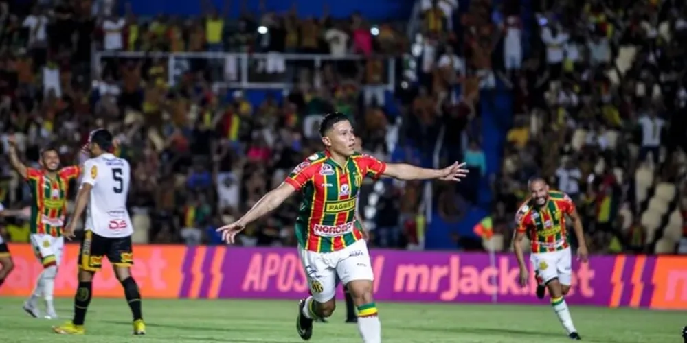 Na disputa da Série B deste ano o atleta marcou cinco gols e deu três assistências