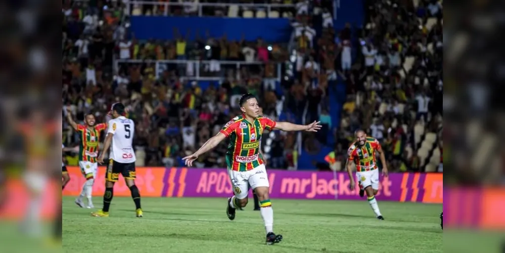 Na disputa da Série B deste ano o atleta marcou cinco gols e deu três assistências