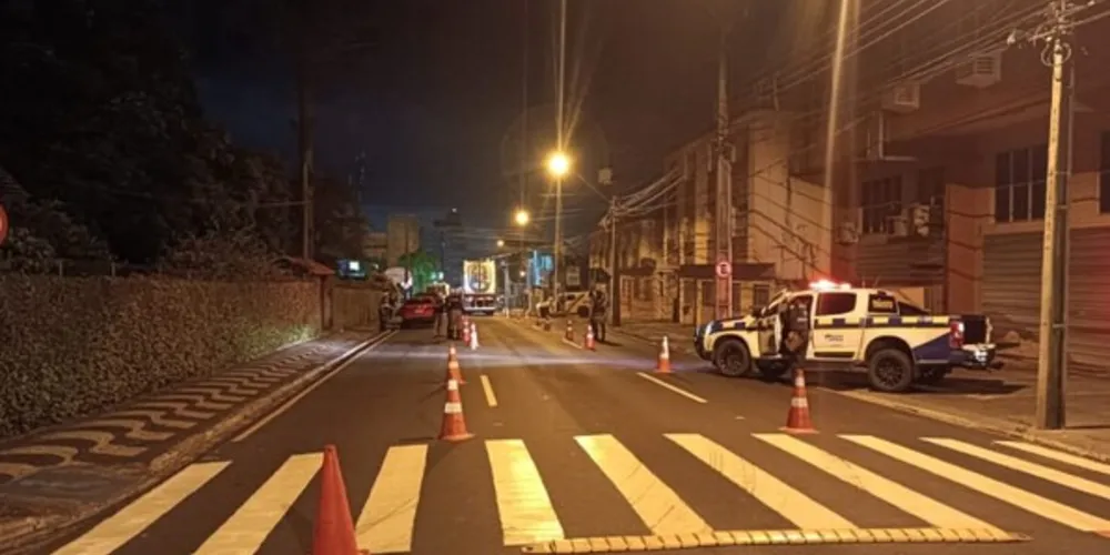 Ao todo, durante as ações de segurança, foram abordadas 99 pessoas, vistoriados 140 veículos e lavrados 22 autos de infração de trânsito