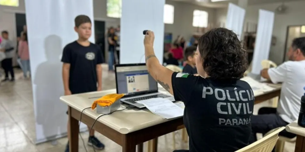 A Polícia Civil do Paraná levou serviços de polícia judiciária e orientação à população palmeirense durante o PCPR na Comunidade, que ocorreu entre os dias 02 e 04 de outubro