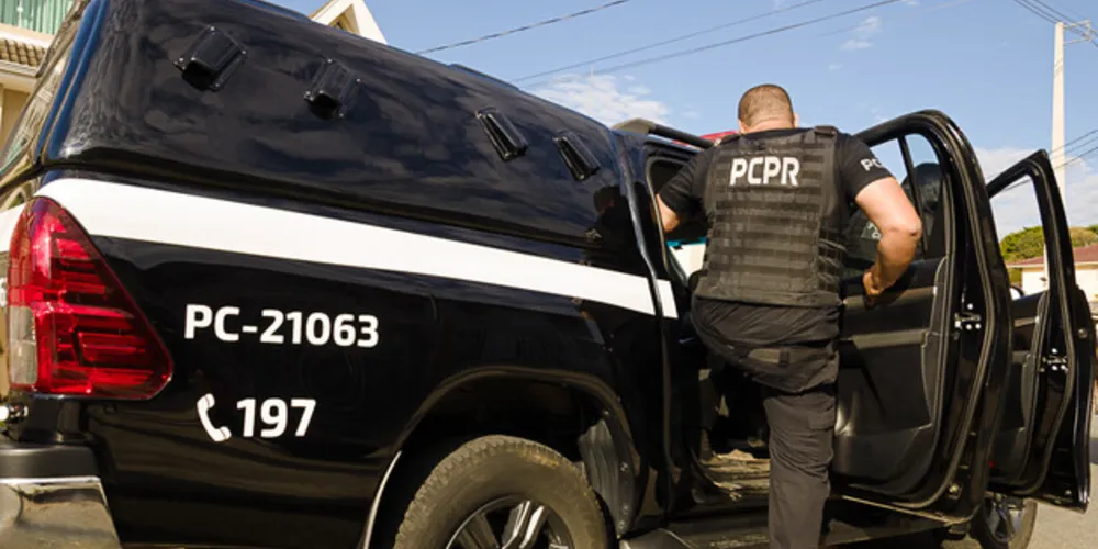 Na data do crime, a vítima, de 50 anos, deixou o celular sob a bancada na hora de pagar a conta e o indivíduo pegou o celular e guardou no bolso