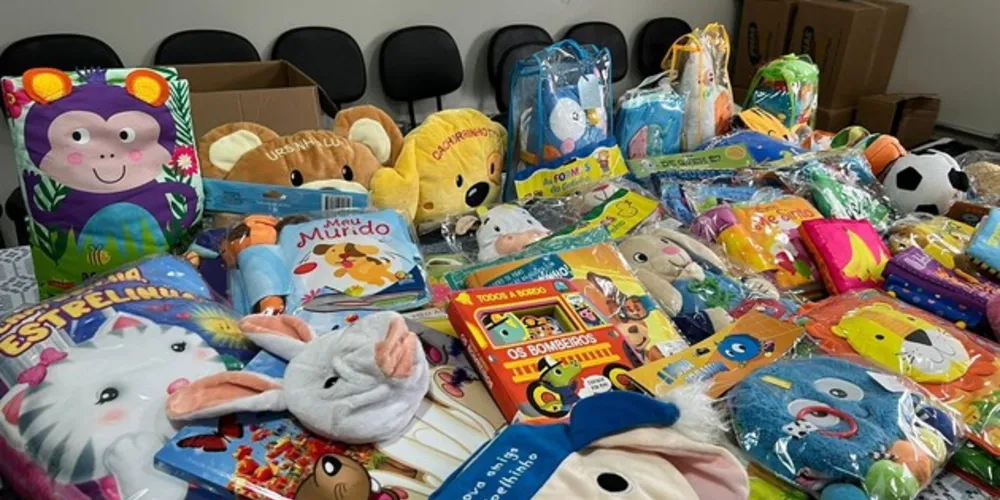 Prefeito de Piraí do Sul, Henrique Carneiro (PL), enfatizou a importância do investimento na educação, destacando a qualidade do novo material didático