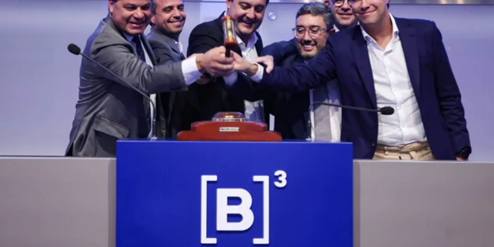 O governador Carlos Massa Ratinho Junior, que acompanhou o leilão presencialmente, comemorou o resultado