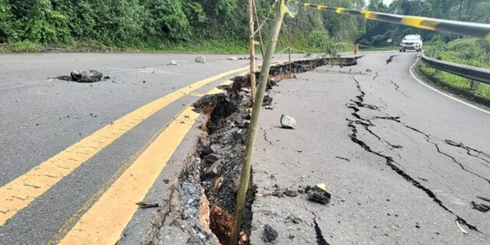 A medida foi necessária após agravamento de rachadura no pavimento