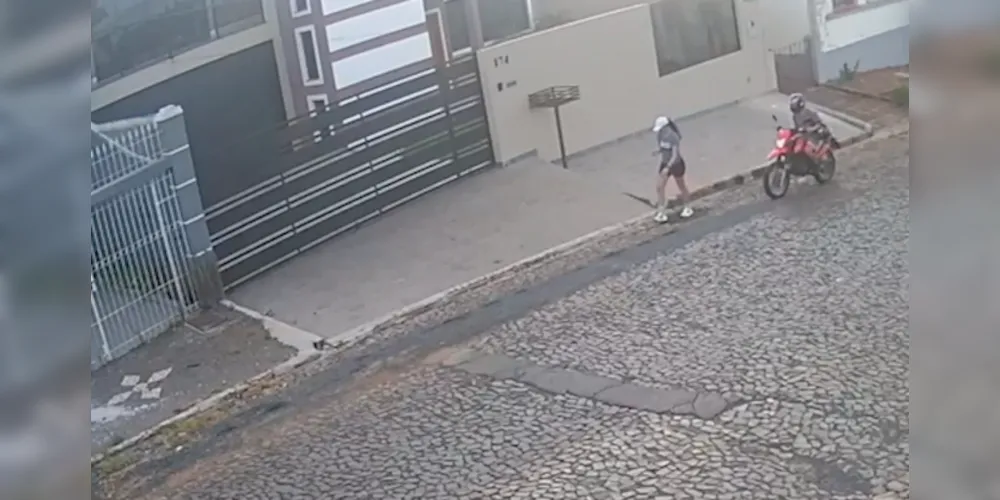 Mulher estava andando pela rua, quando foi importunada