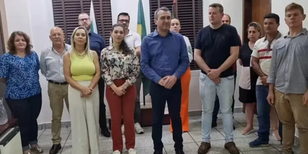 Prefeito Irani Barros fez o anúncio ao lado da equipe de governo