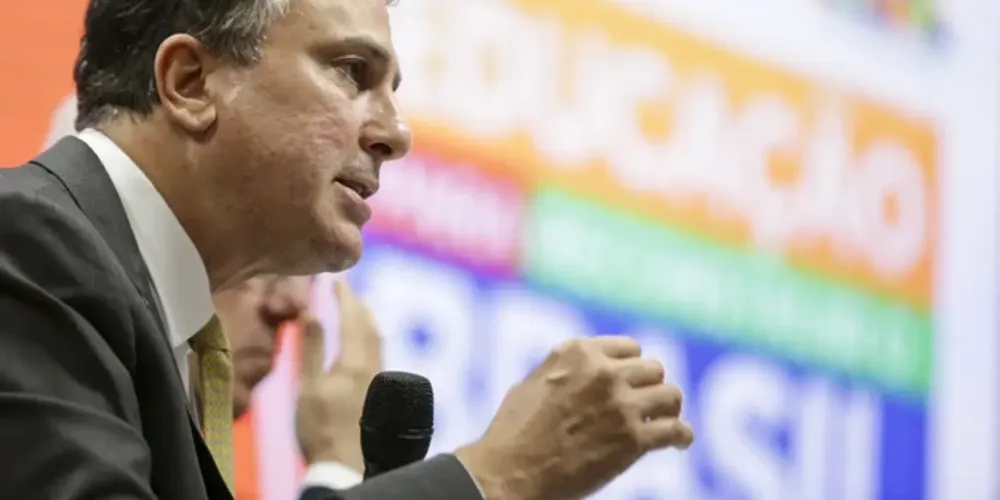 A preocupação com a formação dos professores brasileiros foi manifestada pelo ministro em entrevista coletiva à imprensa