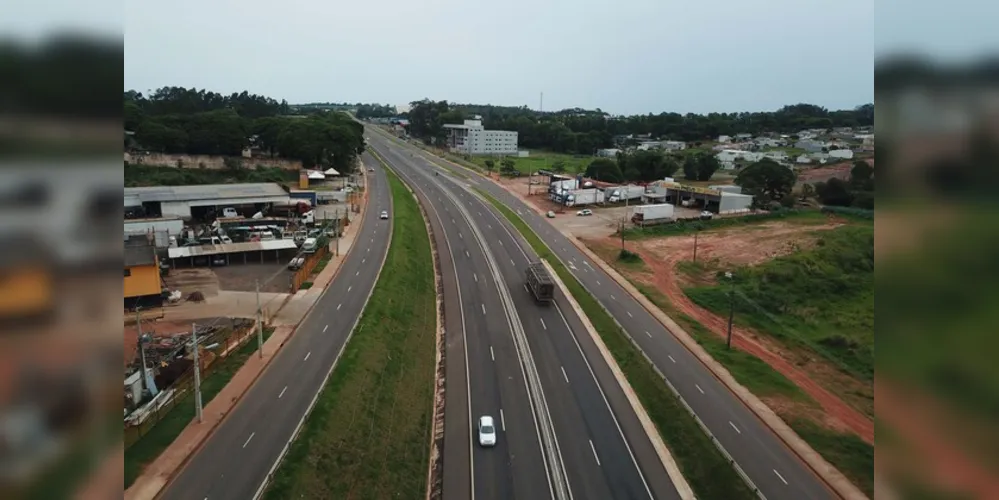 na Pesquisa CNT de Rodovias os dados de 2023 foram coletados por 20 equipes de pesquisa, que, saindo de 12 capitais, avaliaram 111.502 quilômetros em 32 dias