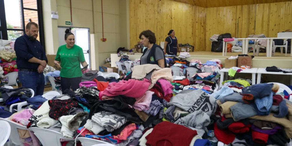 Público prioritário está sendo transferido para hospedagens providenciadas pelo Estado