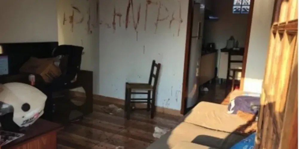 Escrita na parede foi feita com sangue da vítima