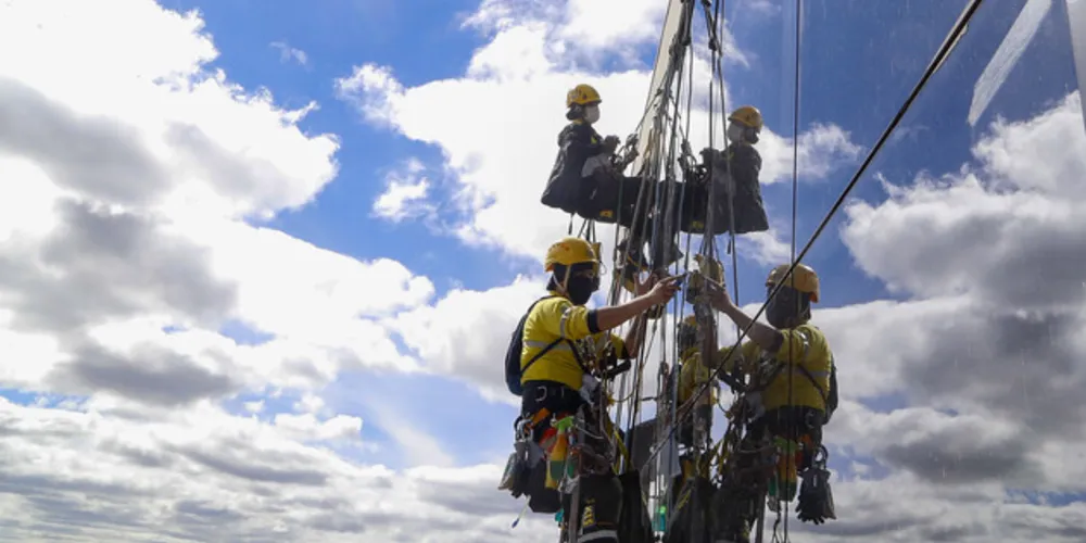 O setor de serviços liderou na criação de novas oportunidades em agosto e no acumulado do ano