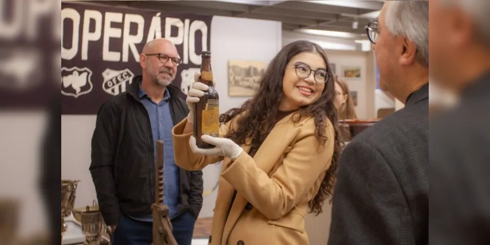 Exposição presente no Museu Campos Gerais trata de assuntos como religião, esporte e cultura