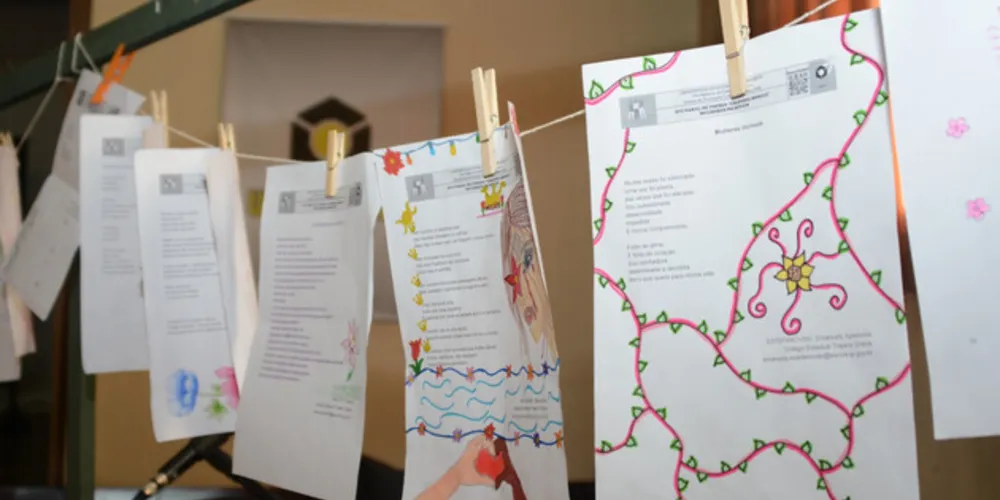 O Varal de Poesia Cristina Mosele é um evento anual que presta homenagem à memória da estudante do curso de Letras