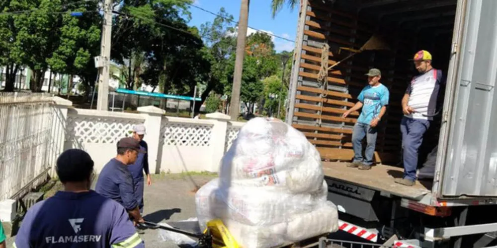 A Defesa Civil enviou ajuda humanitária para Ivaiporã, Jardim Alegre, Rio Negro e União da Vitória