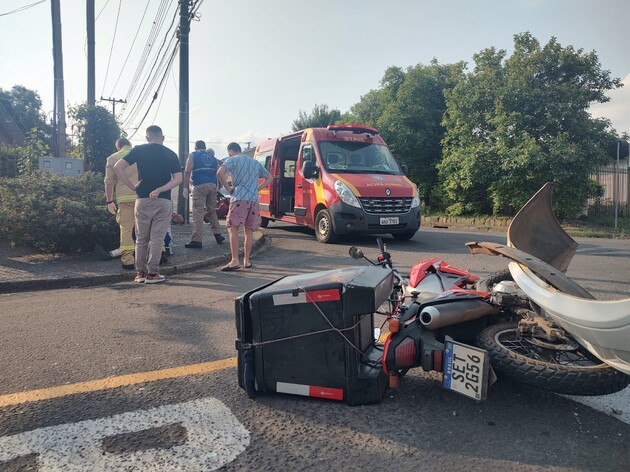 Colisão ocorreu entre um carro e uma moto, nesta quarta-feira (25)