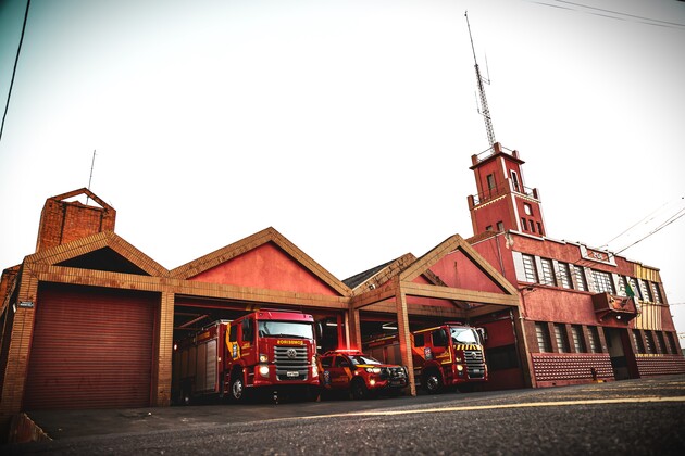 Equipes do Corpo de Bombeiros foram acionadas para a ocorrência