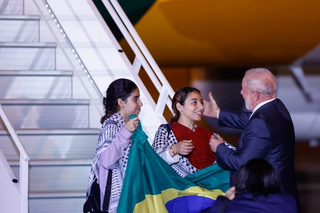 O grupo de resgatados tem 22 brasileiros de nascimento e 10 palestinos
