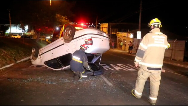 Condutor precisou ser levado ao Hospital São Camilo para atendimento