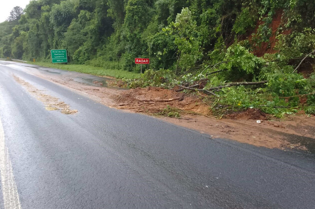 Fortes chuvas causaram estragos nas rodovias paranaenses