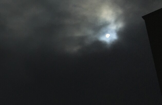 Imagem capturada da sede do Portal aRede, em uma fresta entre as nuvens, às 15h57