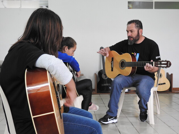 O projeto ‘Música para Todos’ é realizado em parceria com a Vara da Infância e Juventude da cidade
