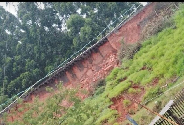 Há risco de que a linha férrea também desmorone se as chuvas continuarem