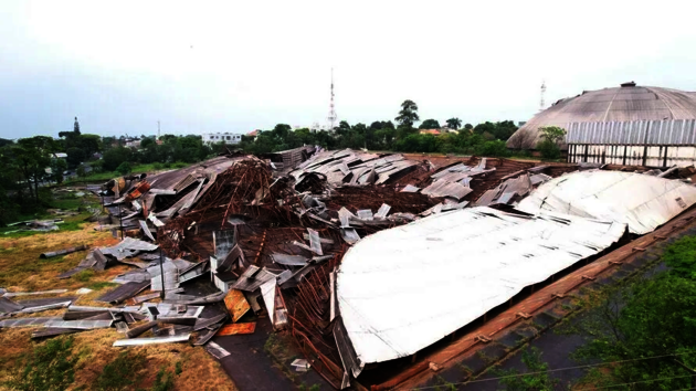 Barracão ficou totalmente destruído com o temporal