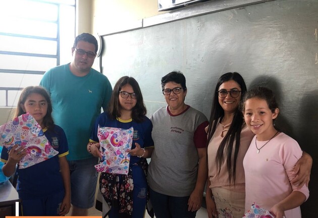 a Secretaria de Meio Ambiente e a Reciclagem Franco premiaram os três alunos que mais reciclaram