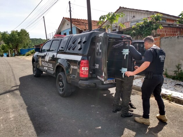 Mandados de busca e apreensão foram cumpridos na manhã deste domingo