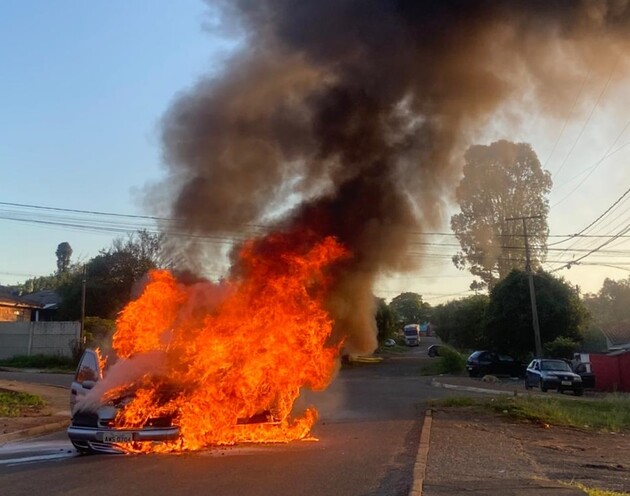 Veículo pegou fogo na Vila Real, bairro Chapada