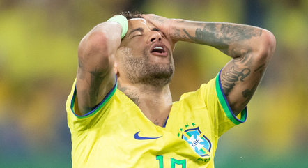 Neymar lamenta chance perdida