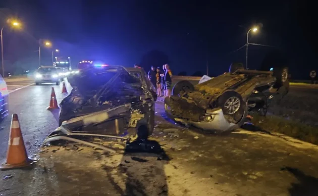 O acidente aconteceu no momento em que o motorista do Sandero seguia sentido a São Paulo