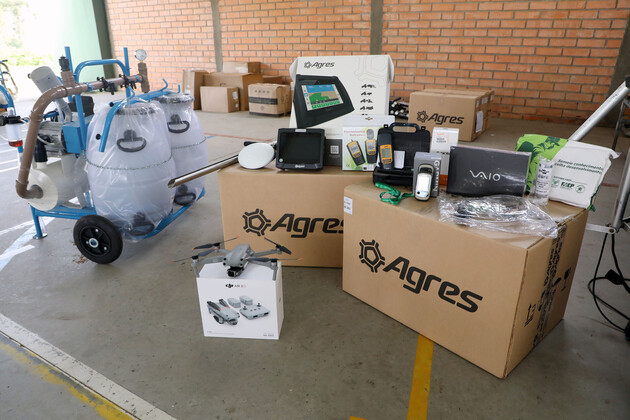Colégios agrícolas do Paraná recebem drones, tablets e equipamentos tecnológicos