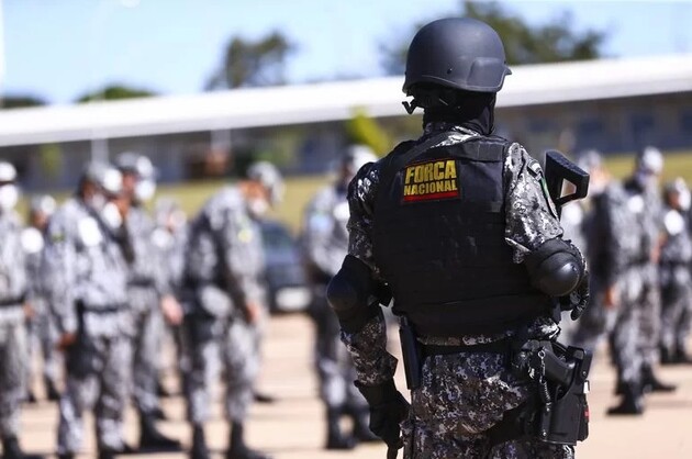 Os policiais fazem parte da equipe da Força Nacional que presta apoio às polícias Civil e Militar do Rio