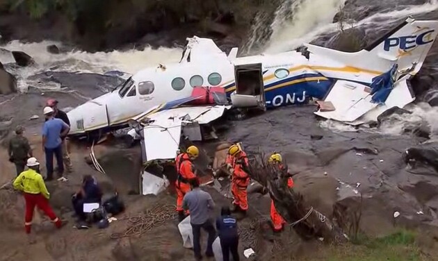 A aeronave modelo Beech Aircraft caiu momentos antes do pouso em uma cachoeira