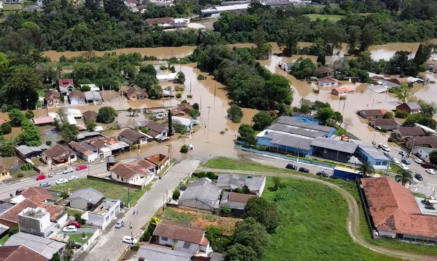 Os temporais que atingem o Paraná desde o início do mês já impactaram 57 mil pessoas em 74 municípios do Estado