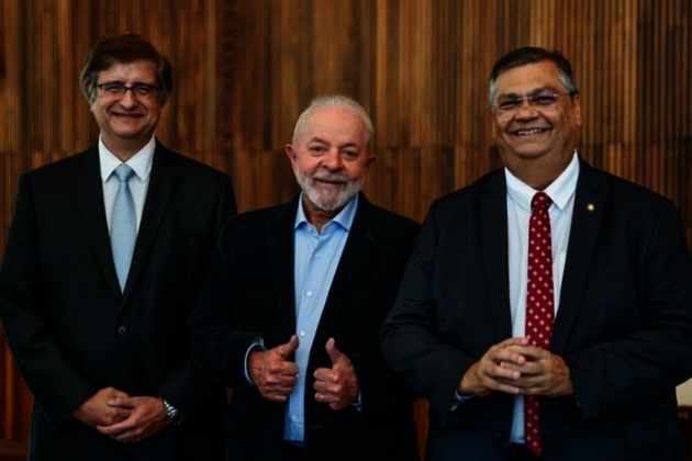 Dino e Gonet foram convocados para uma reunião com Lula no Palácio da Alvorada, nesta segunda-feira, fora da agenda oficial do petista