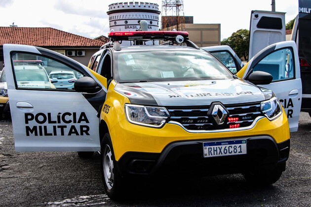 Dois veículos roubados foram recuperados neste domingo (01), em Ponta Grossa, pela Polícia Militar