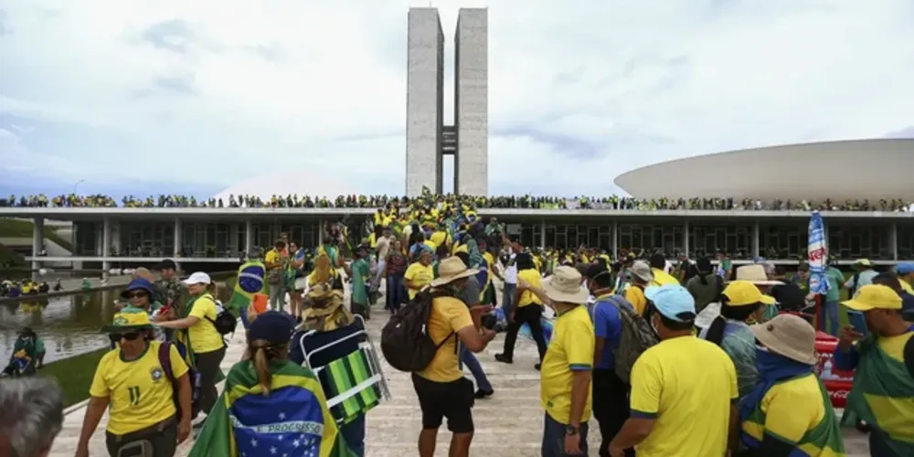 A exposição apresenta 30 fotos feitas por servidores da casa e pelo repórter fotográfico Joédson Alves
