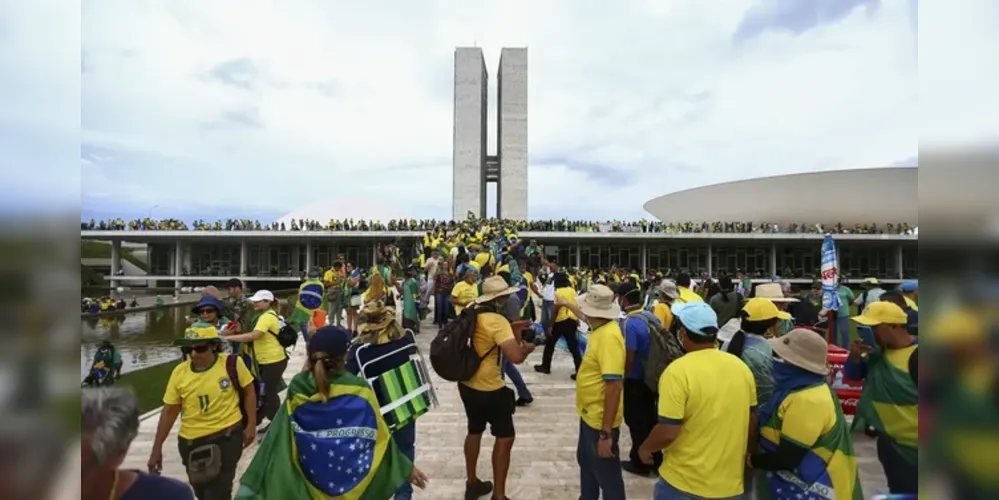 A exposição apresenta 30 fotos feitas por servidores da casa e pelo repórter fotográfico Joédson Alves