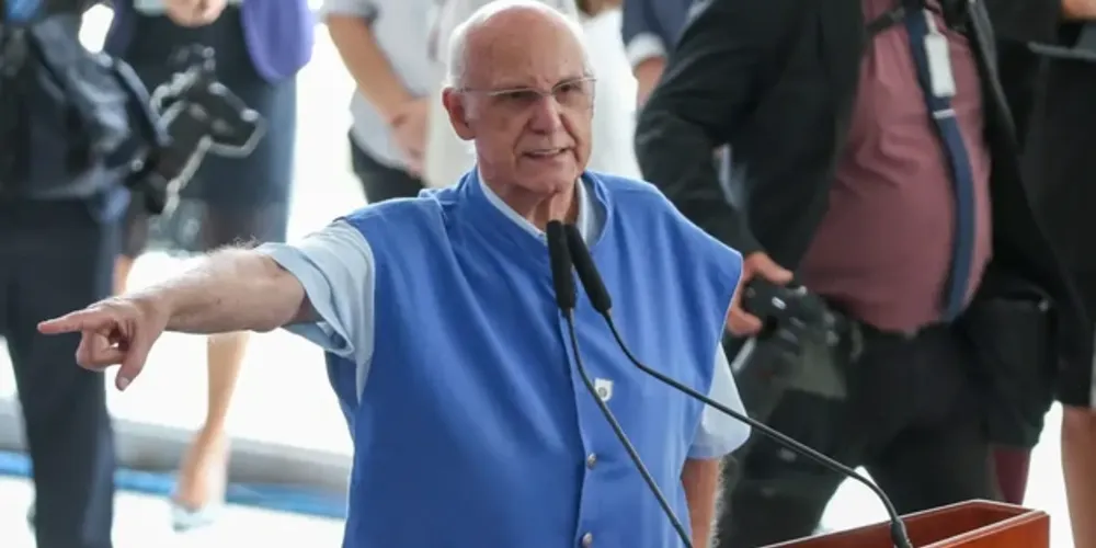 Pelas redes sociais, Lancelloti escreveu que sua atividade não é ligada a ONGs