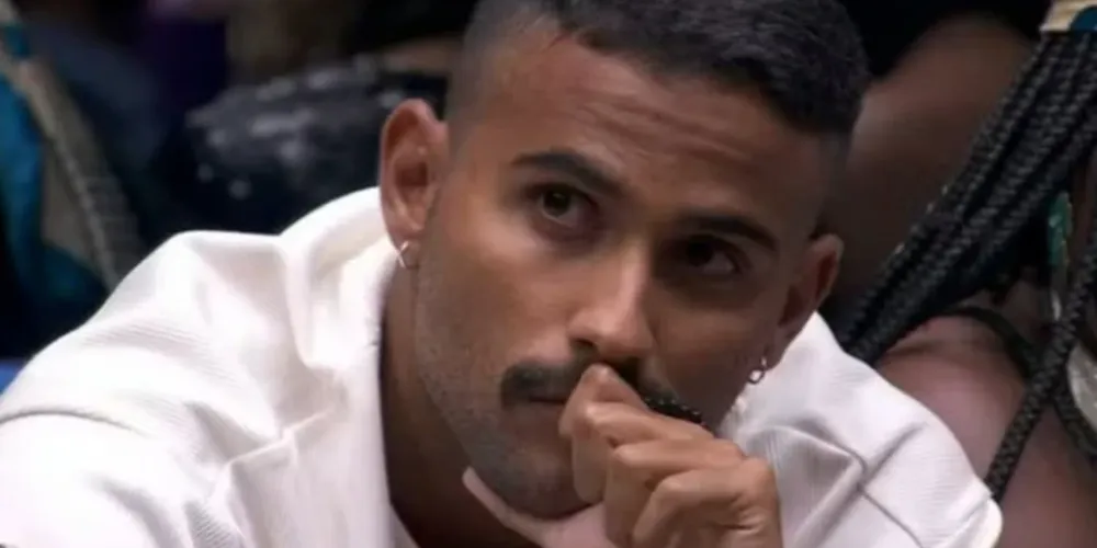 No discurso de eliminação, Tadeu Schmidt falou sobre posicionamento