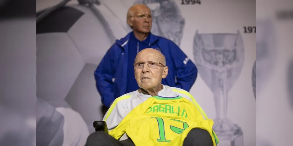 Uma das últimas homenagens foi a construção de uma estátua na sede da CBF